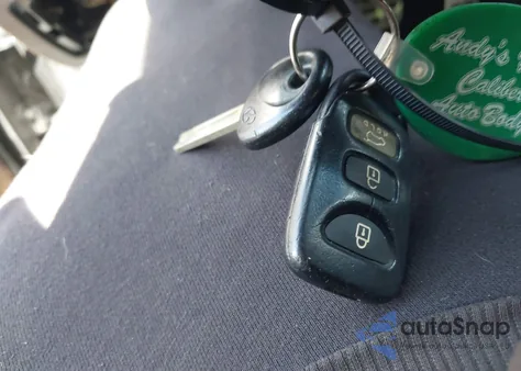 2013 Hyundai Veloster Base W/Gray z USA, uszkodzony, nr VIN KMHTC6AD2DU120059